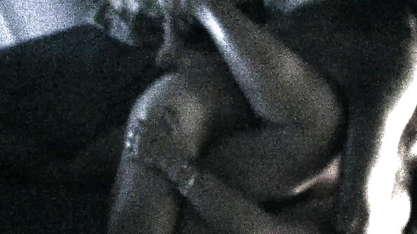 La cougar formosa mostra a un'adolescente video hard nonne come raggiungere l'orgasmo